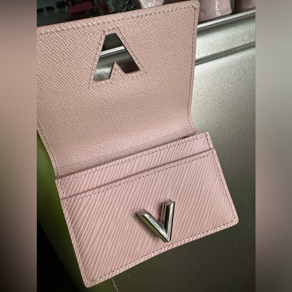 Louis Vuitton Pink Epi Twist Lock Compact Wallet - Picture 5 of 11